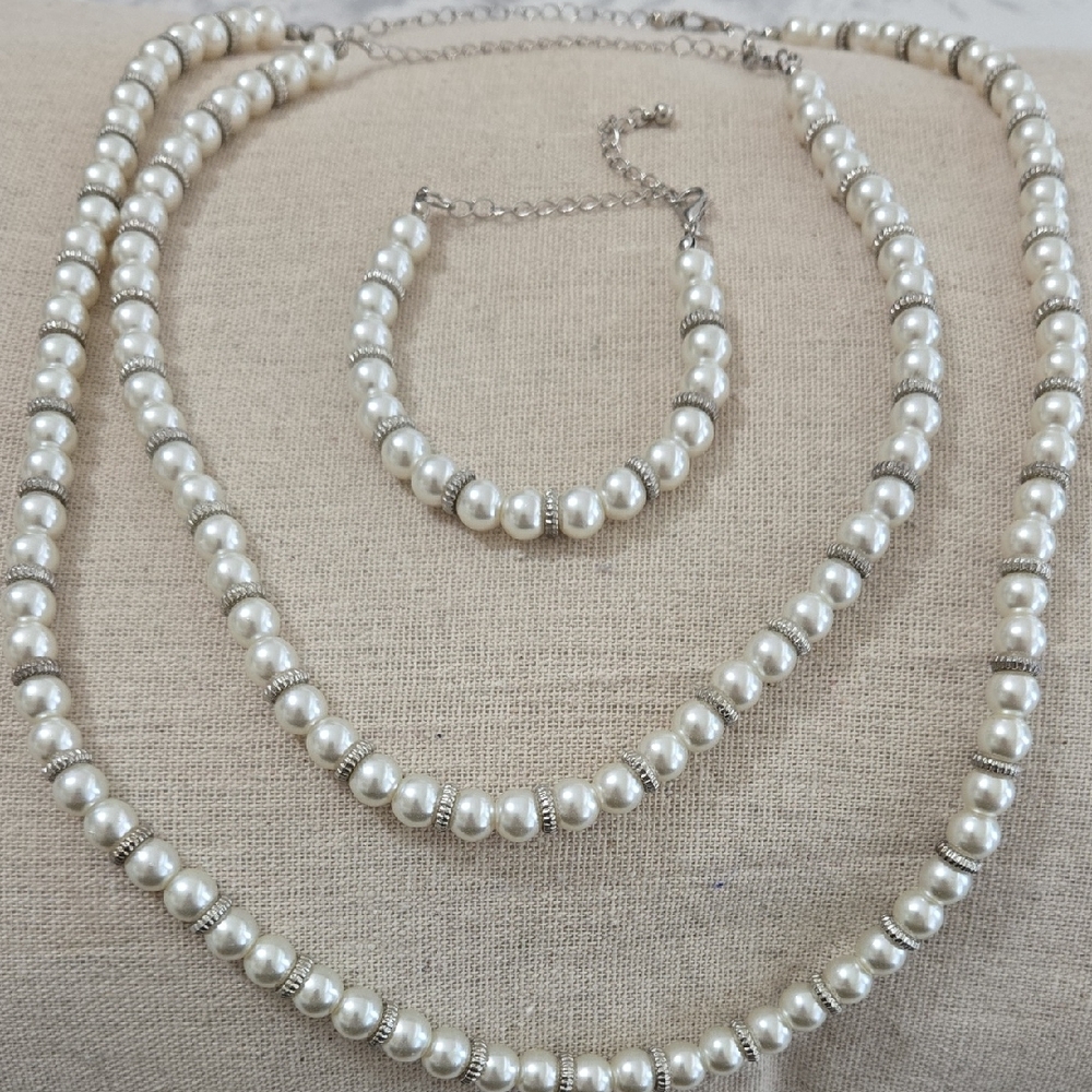Elegant Pearl Necklace and Bracelet Set
